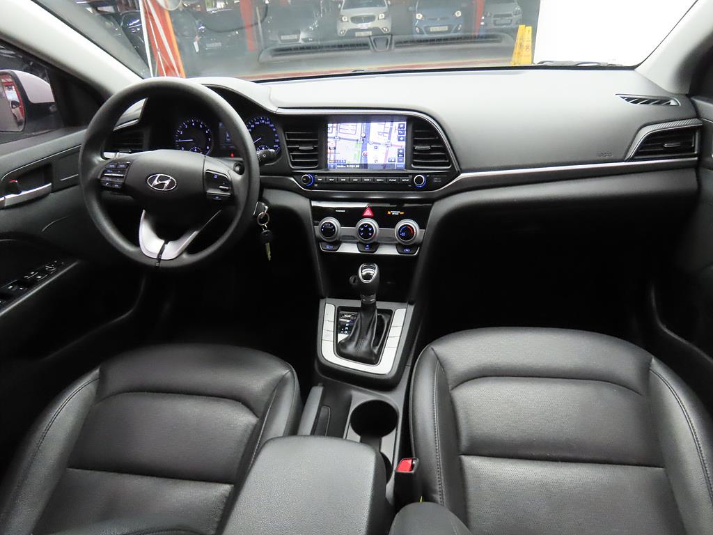 HYUNDAI Avante - Vista 5