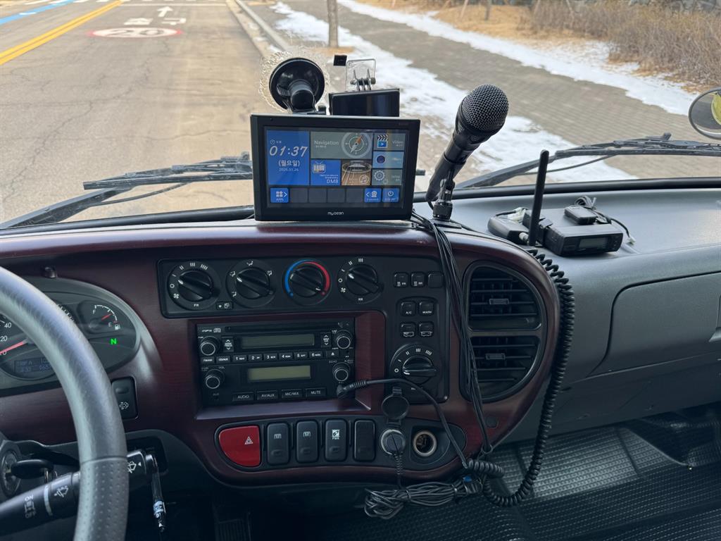 medium and large bus Hyundai bus - Vista 11