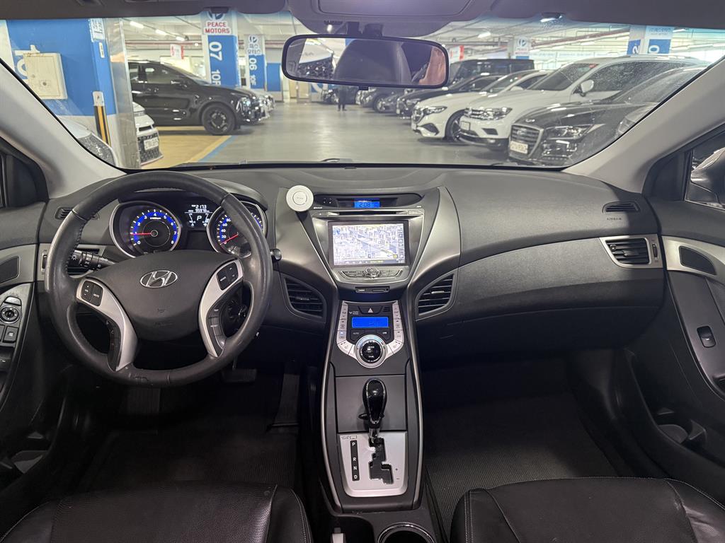 HYUNDAI Avante - Vista 7