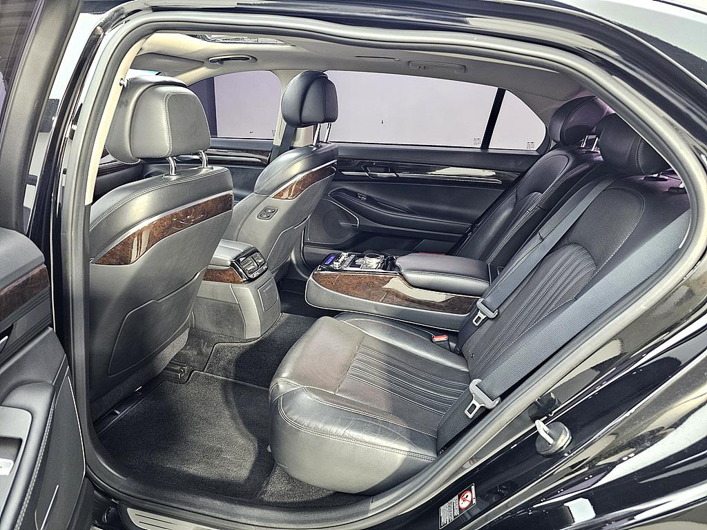 Genesis EQ900 - Vista 9