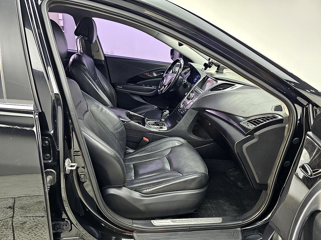 HYUNDAI Grandeur - Vista 11