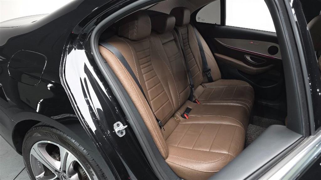 Mercedes Benz E class - Vista 10