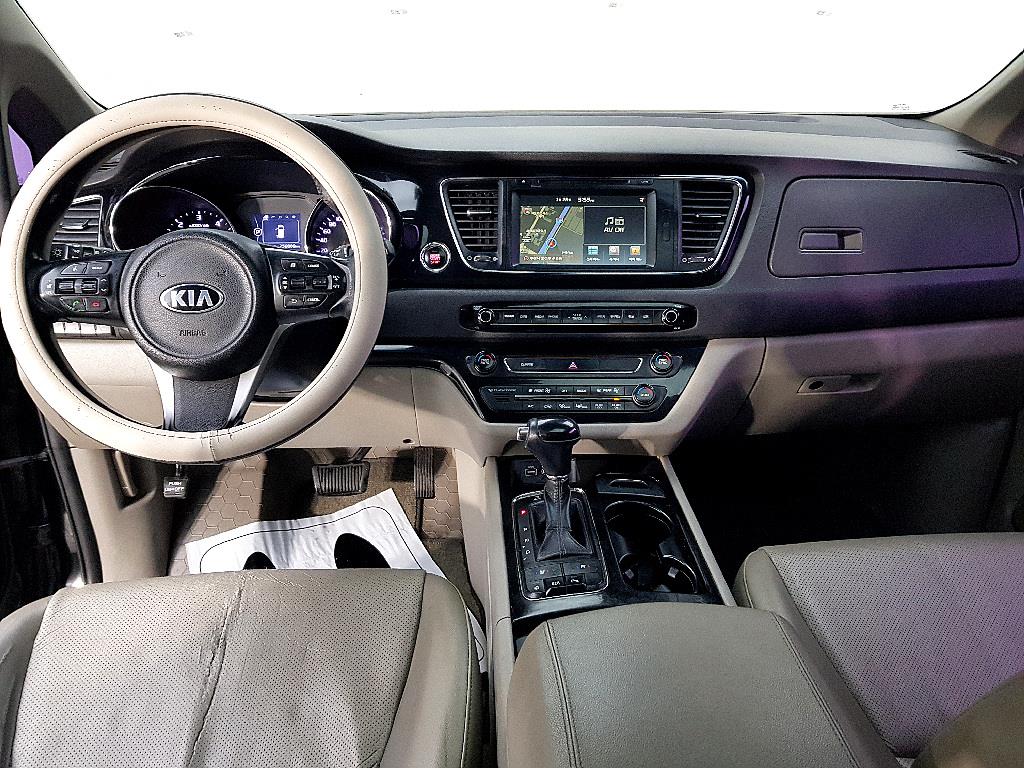 KIA Carnival - Vista 5