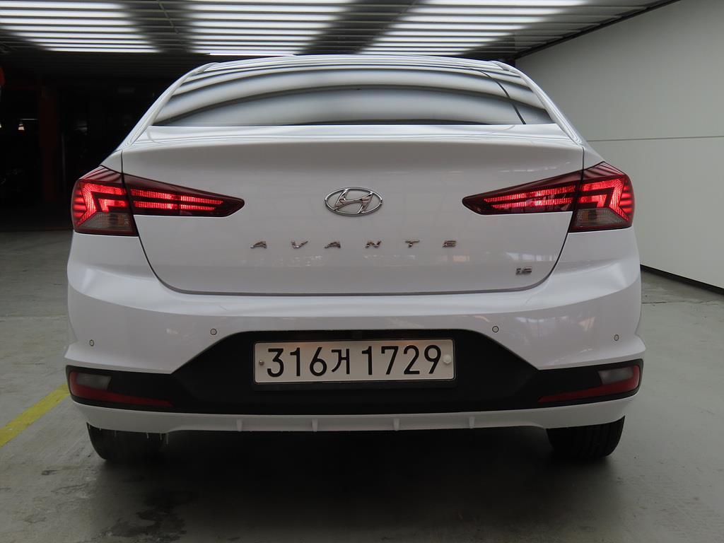 HYUNDAI Avante - Vista 4