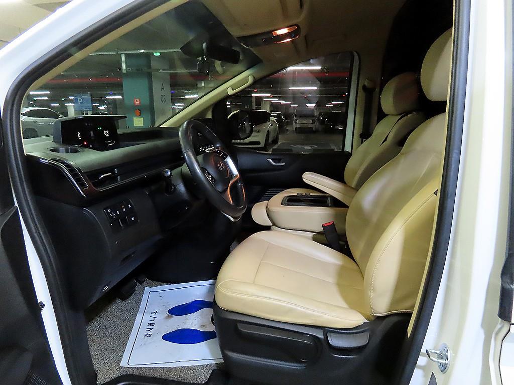 HYUNDAI Staria - Vista 6