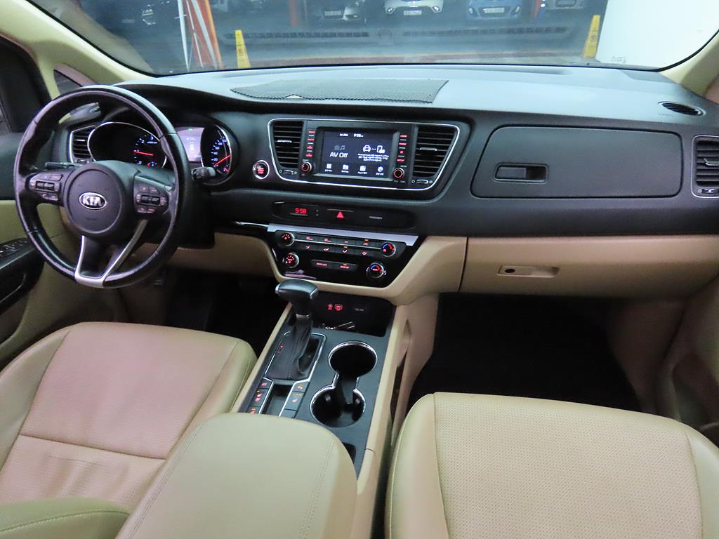 KIA Carnival - Vista 5