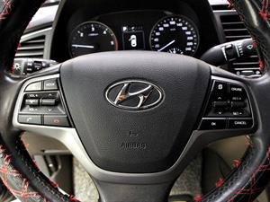 HYUNDAI Avante - Vista 12