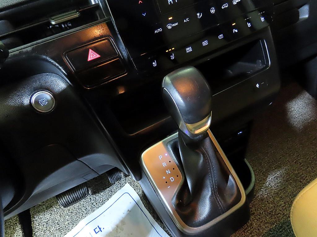 HYUNDAI Staria - Vista 12