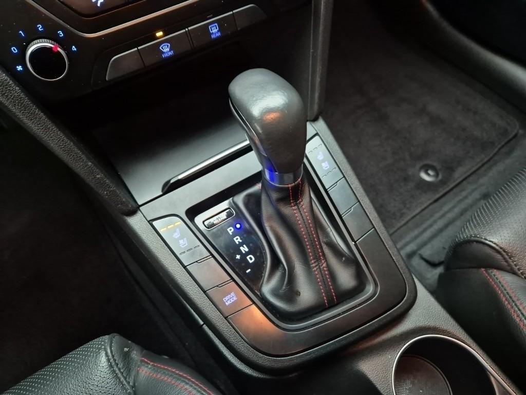 HYUNDAI Avante - Vista 9