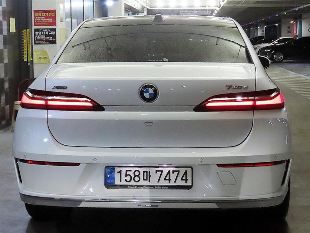 BMW 7 Series - Vista 5
