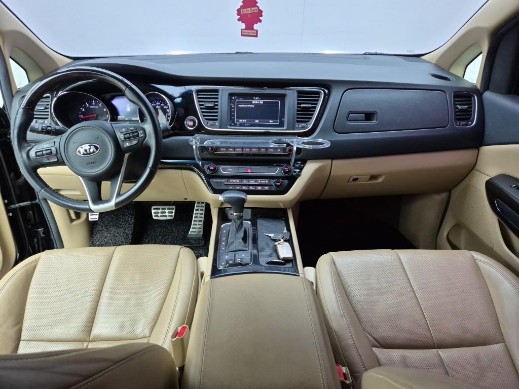 KIA Carnival - Vista 5
