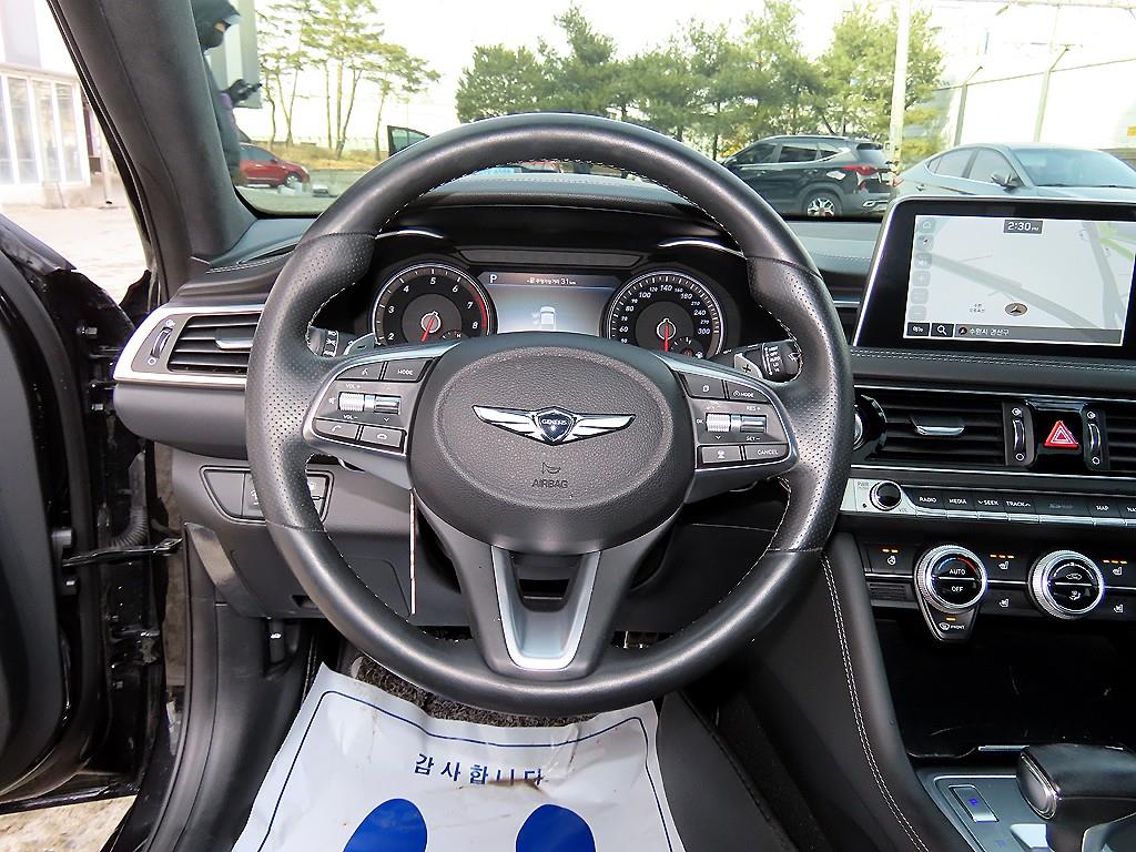 Genesis G70 - Vista 8