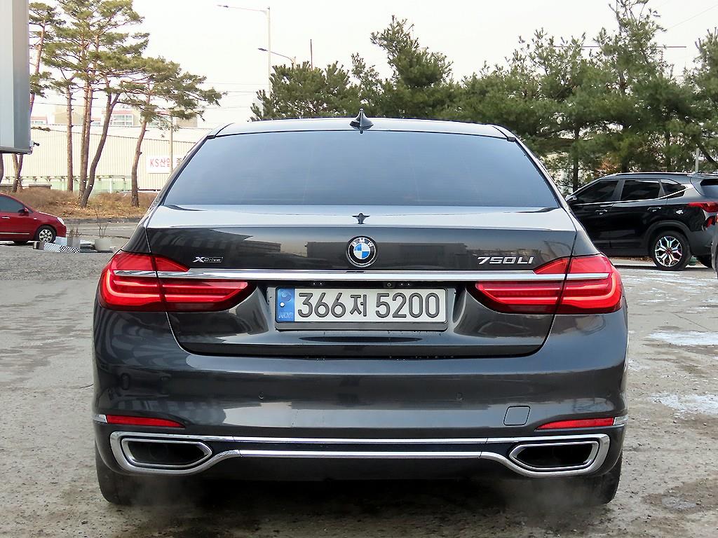 BMW 7 Series - Vista 4