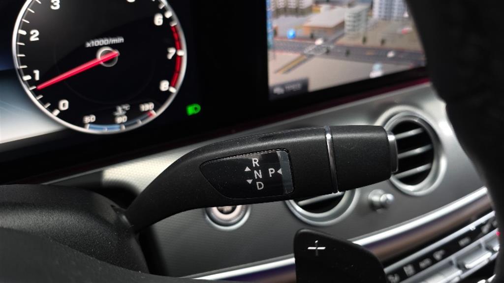 Mercedes Benz E class - Vista 8