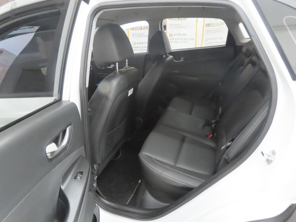 HYUNDAI Kona - Vista 6