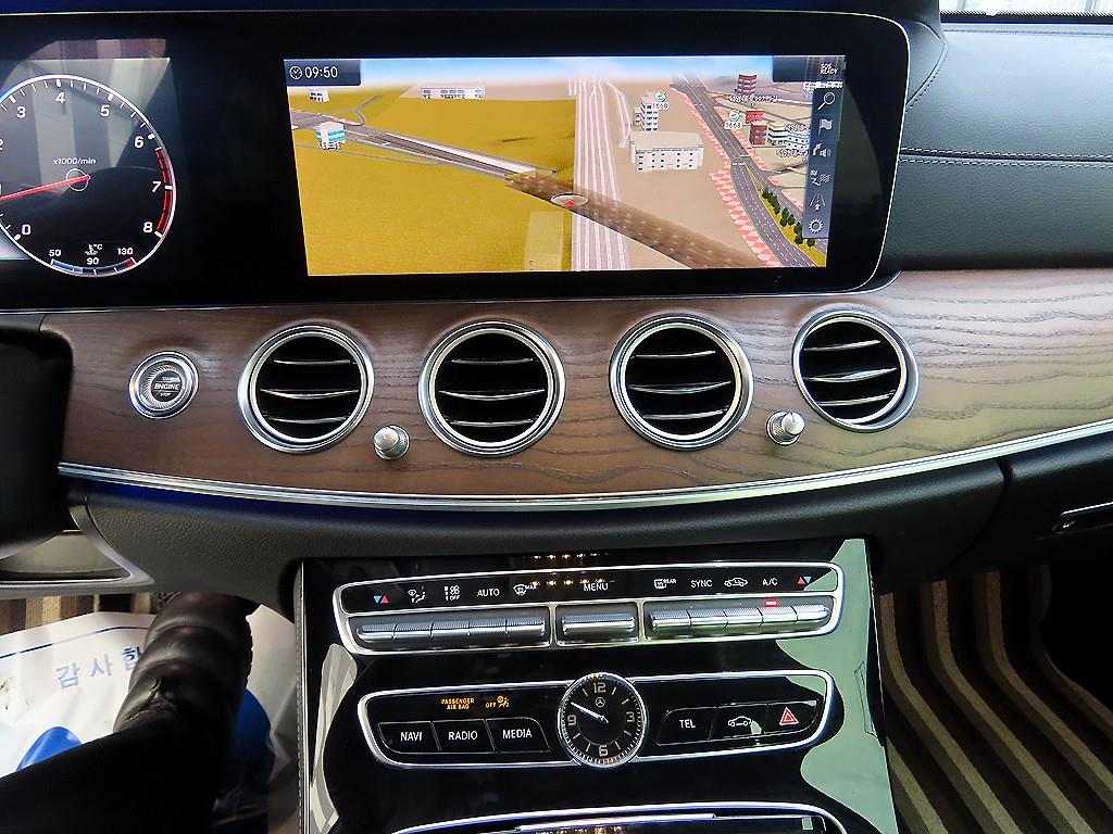 Mercedes Benz E class - Vista 12