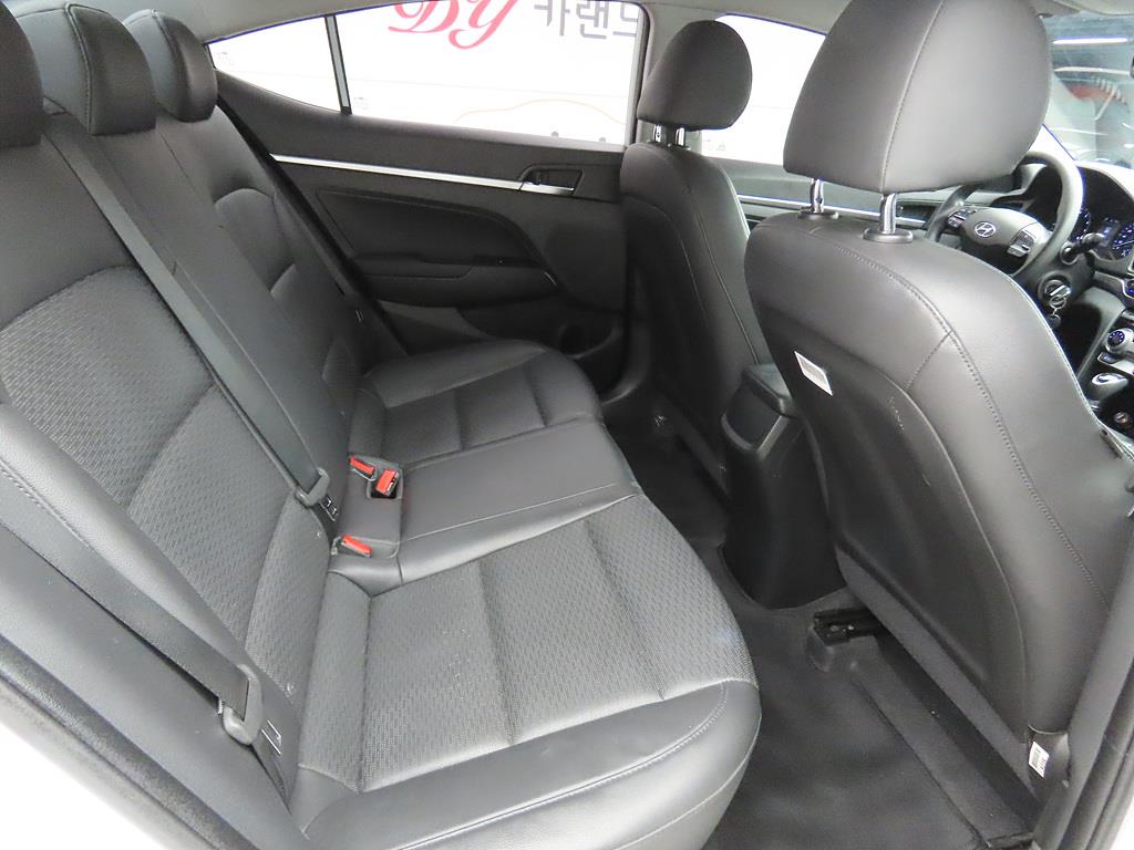 HYUNDAI Avante - Vista 8