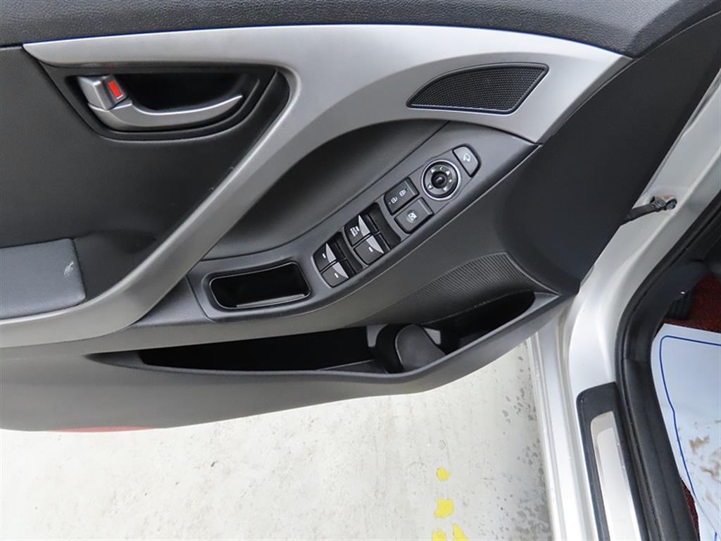 HYUNDAI Avante - Vista 11