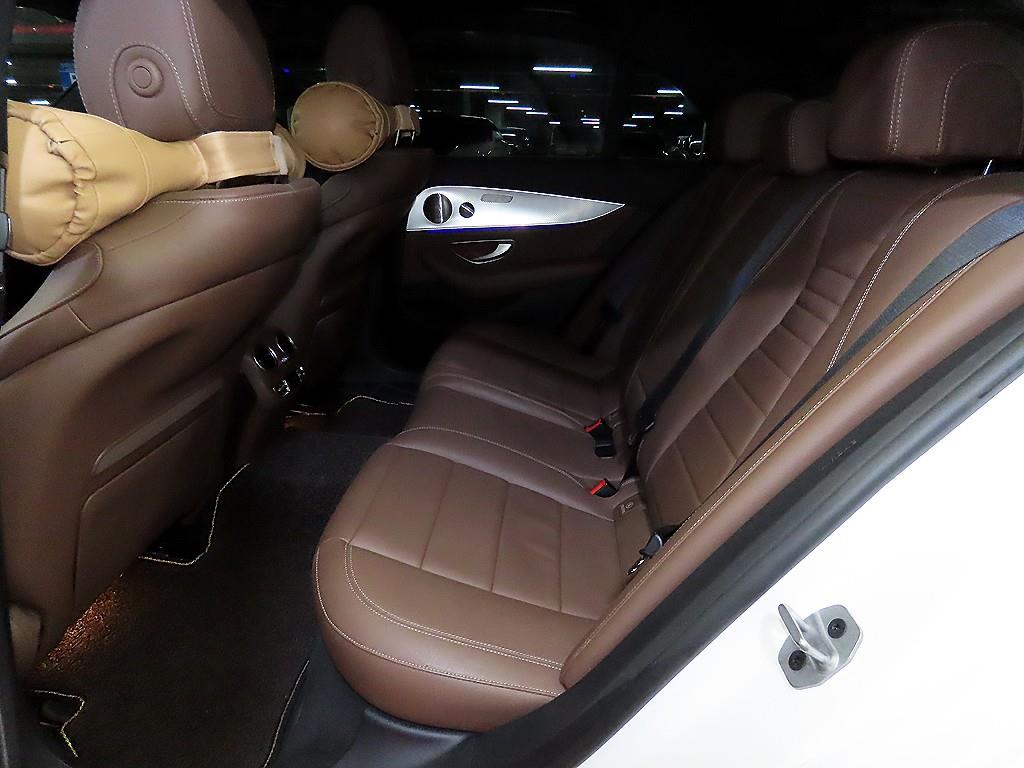 Mercedes Benz E class - Vista 7