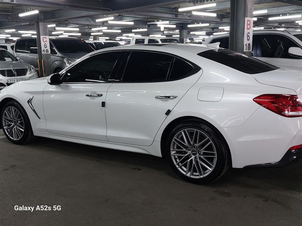 Genesis G70 - Vista 5