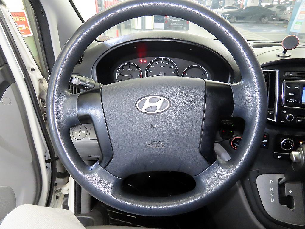 HYUNDAI Starex - Vista 8