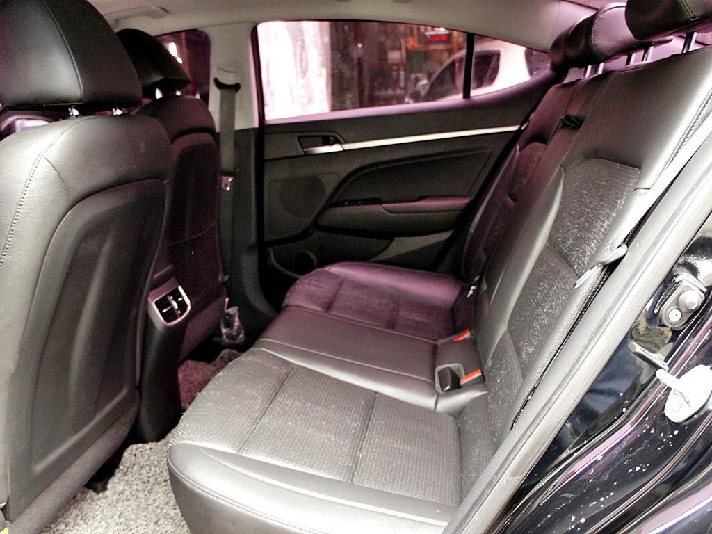 HYUNDAI Avante - Vista 7