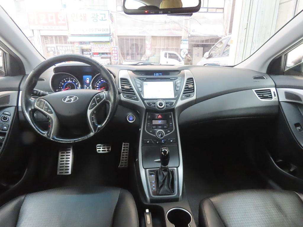 HYUNDAI Avante - Vista 7