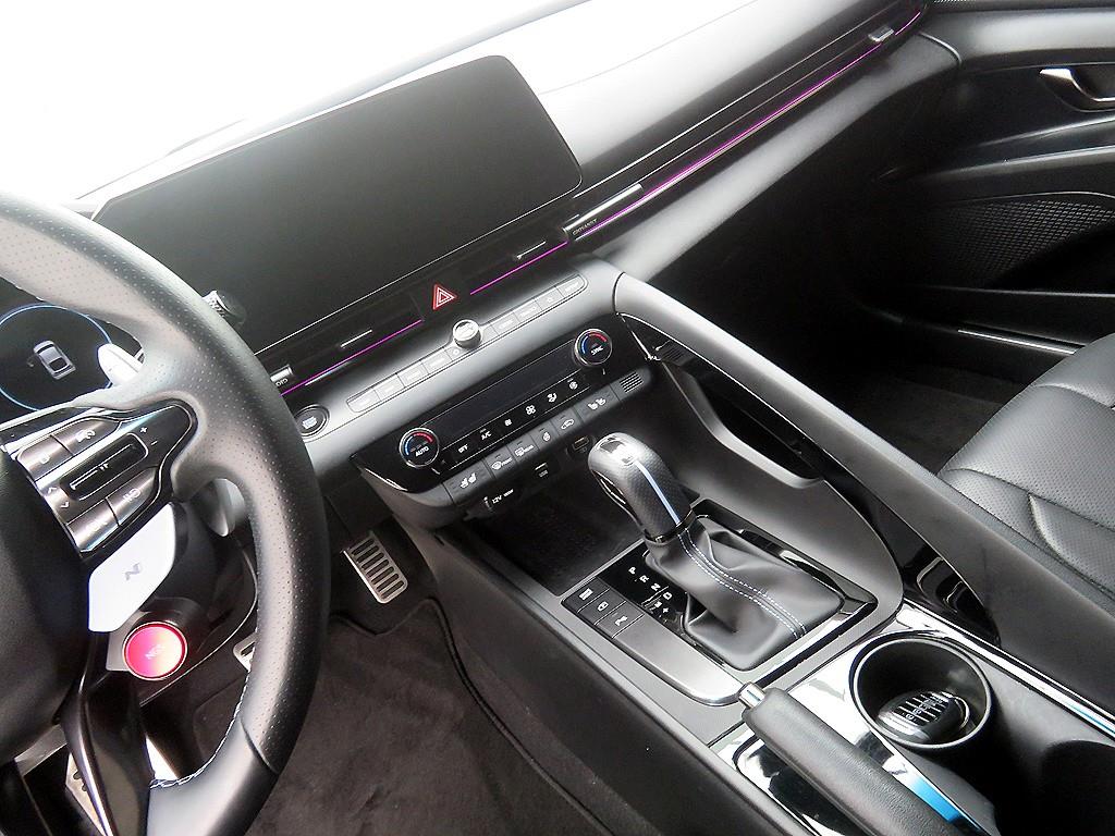 HYUNDAI Avante - Vista 11