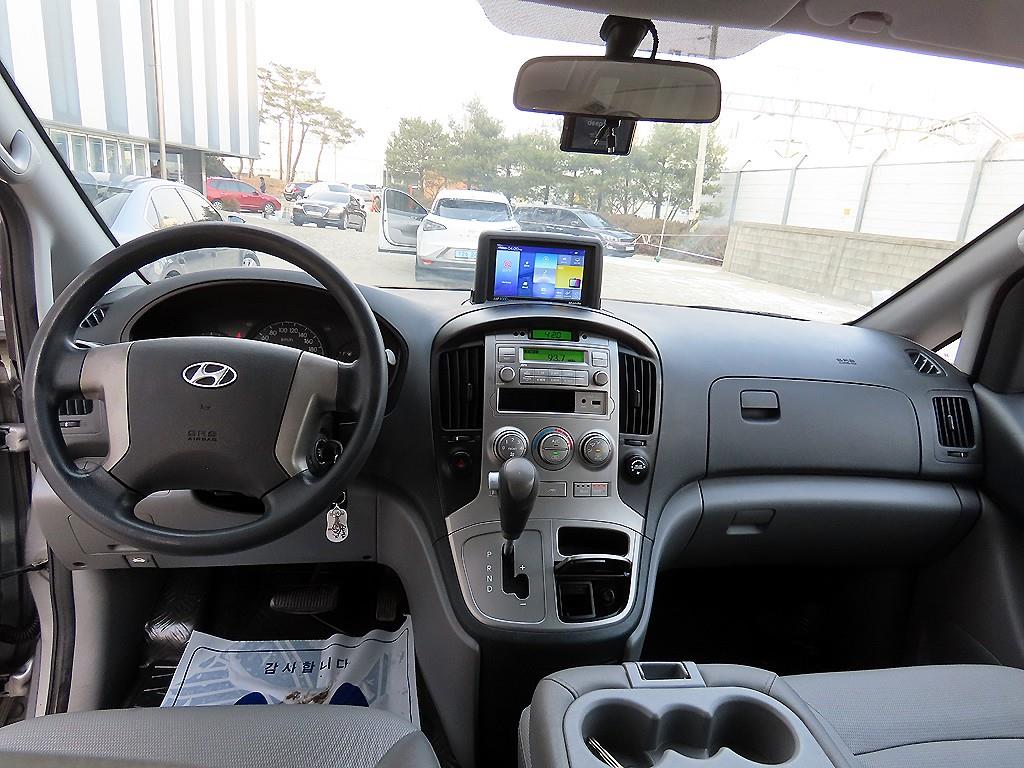 HYUNDAI Starex - Vista 8