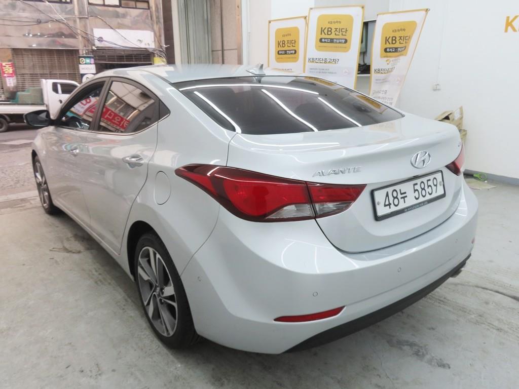 HYUNDAI Avante - Vista 4