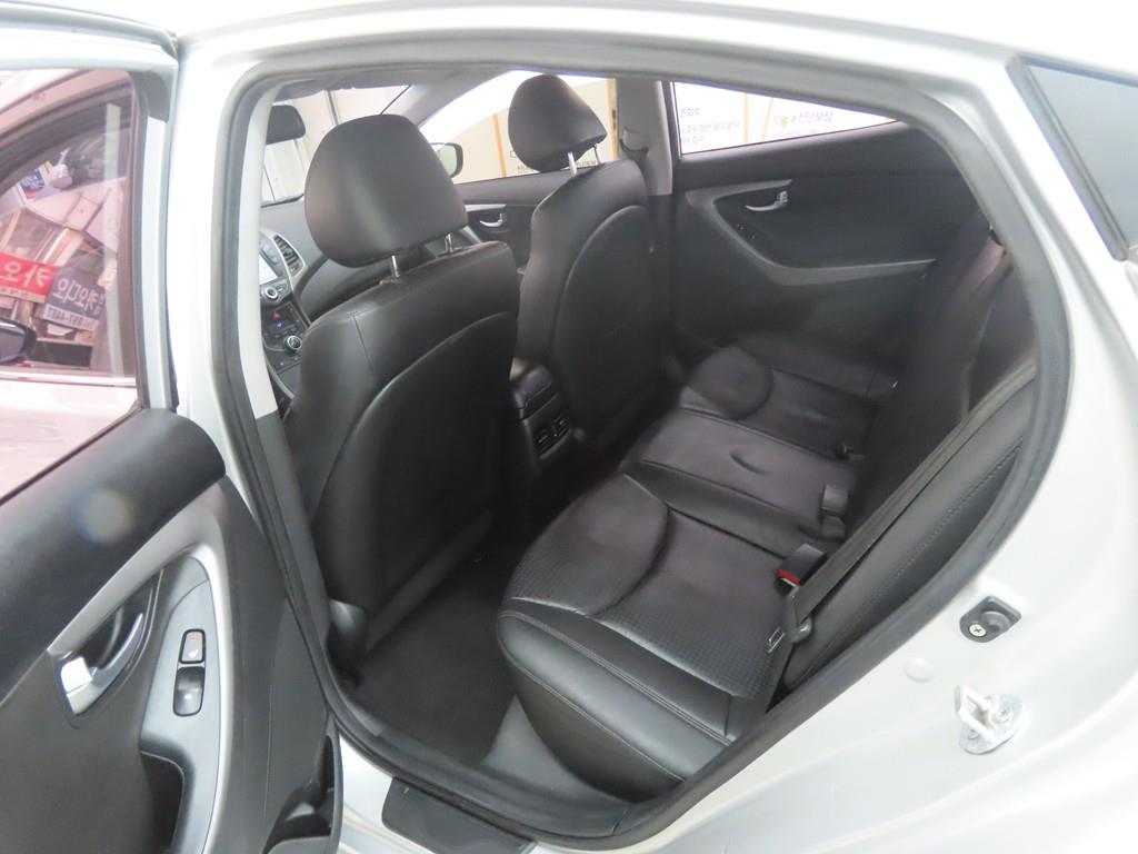 HYUNDAI Avante - Vista 6