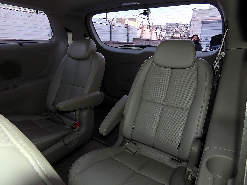 KIA Carnival - Vista 7