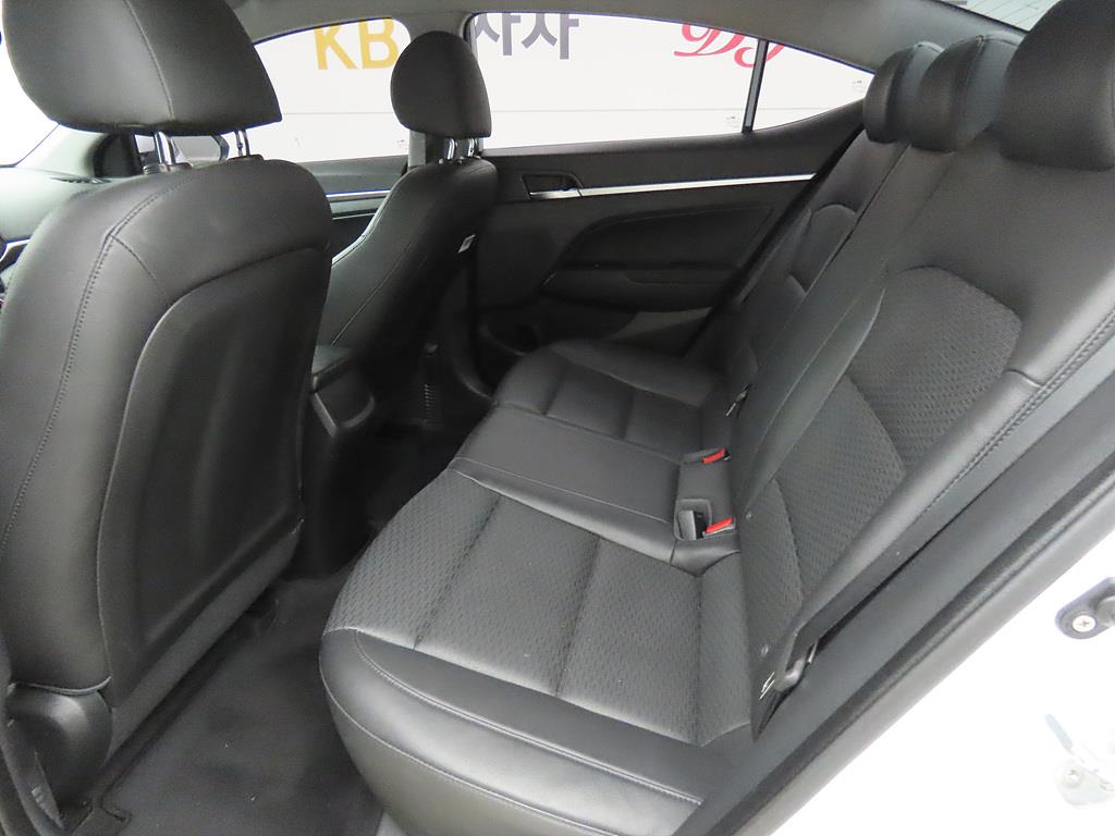 HYUNDAI Avante - Vista 7