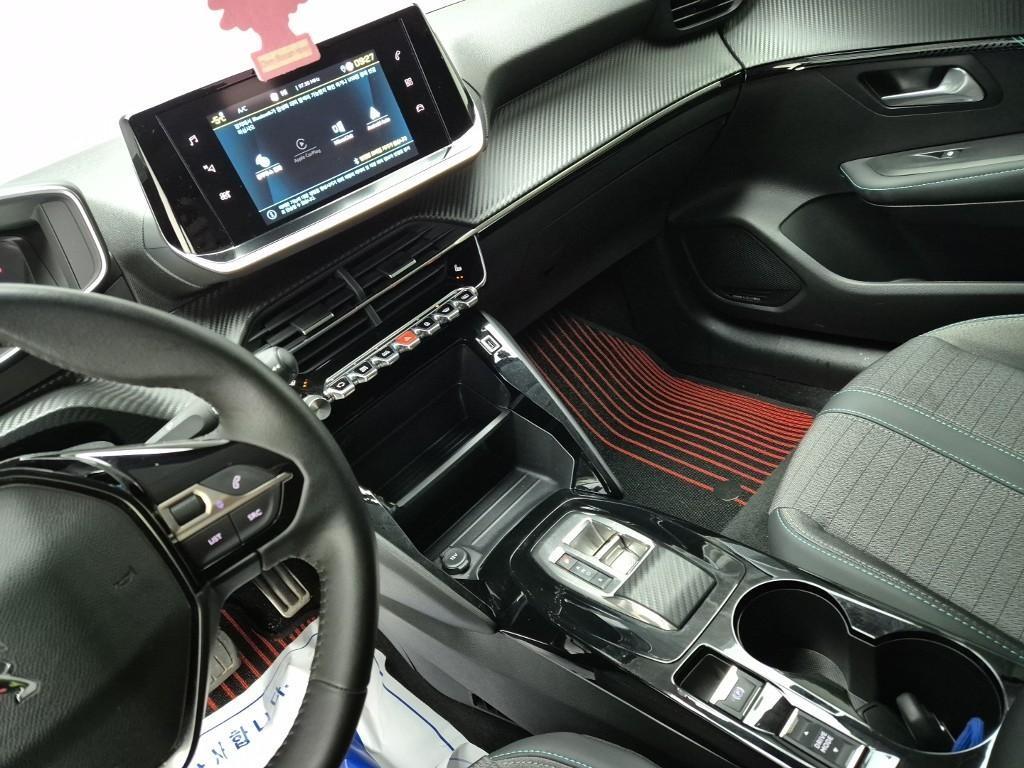 Peugeot 208 - Vista 10