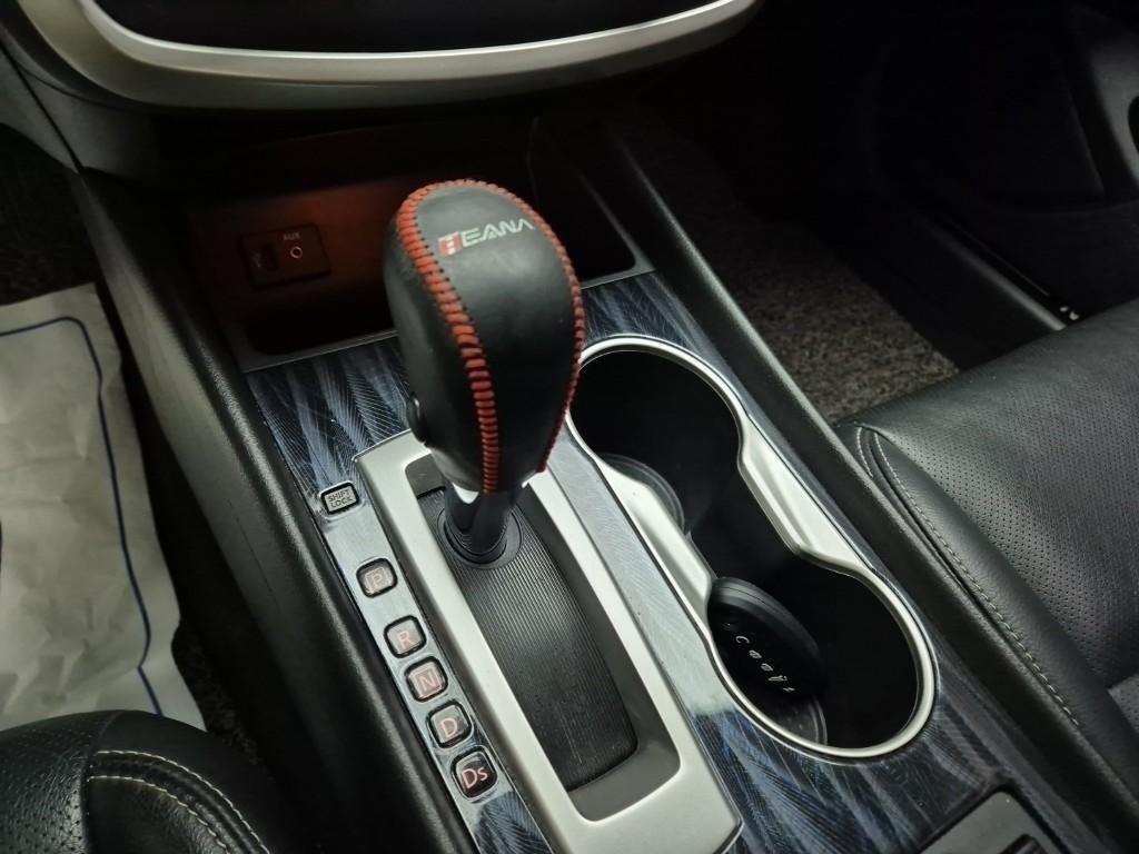 Nissan Altima - Vista 8