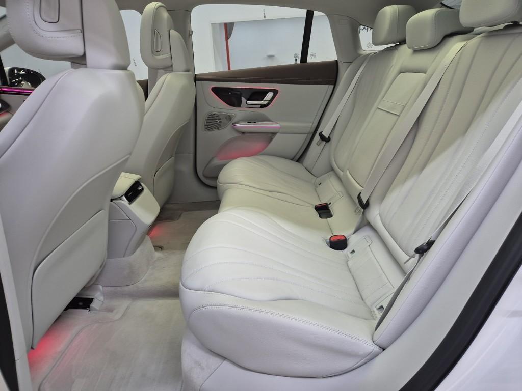 Mercedes Benz EQE - Vista 12