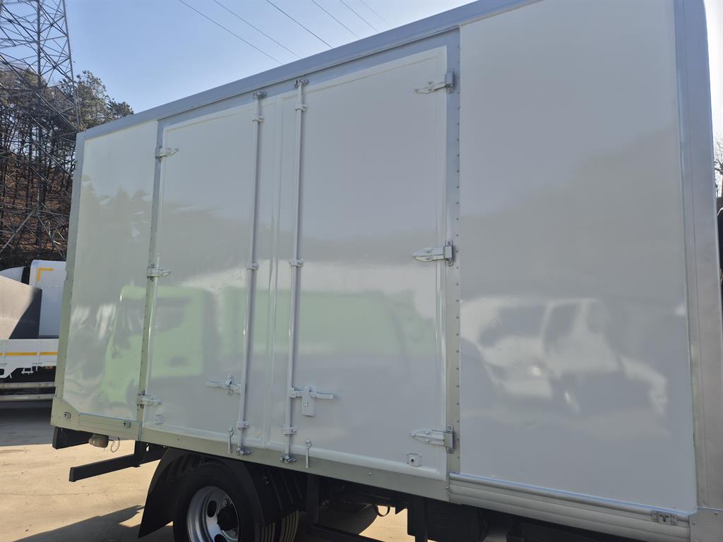 medium and large cargo truck - Vista 8