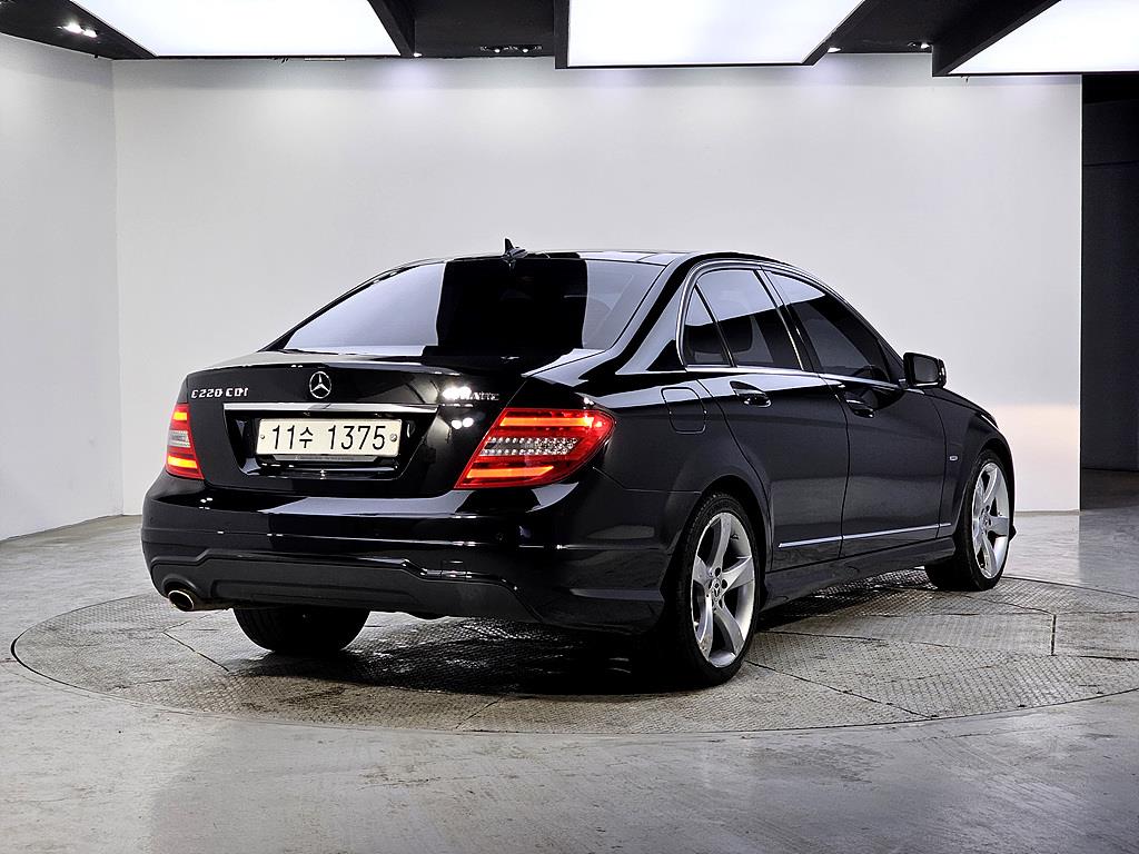 Mercedes Benz C Class - Vista 4