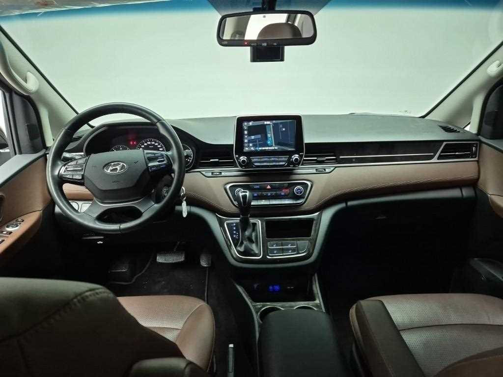 HYUNDAI Starex - Vista 7