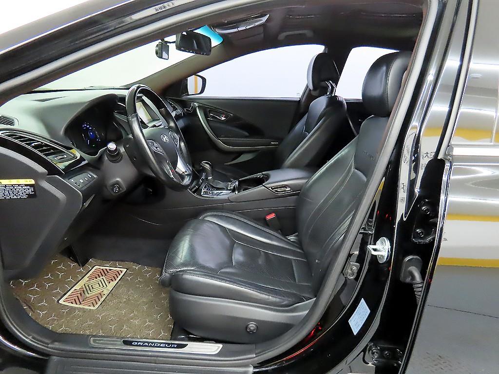 HYUNDAI Grandeur - Vista 5