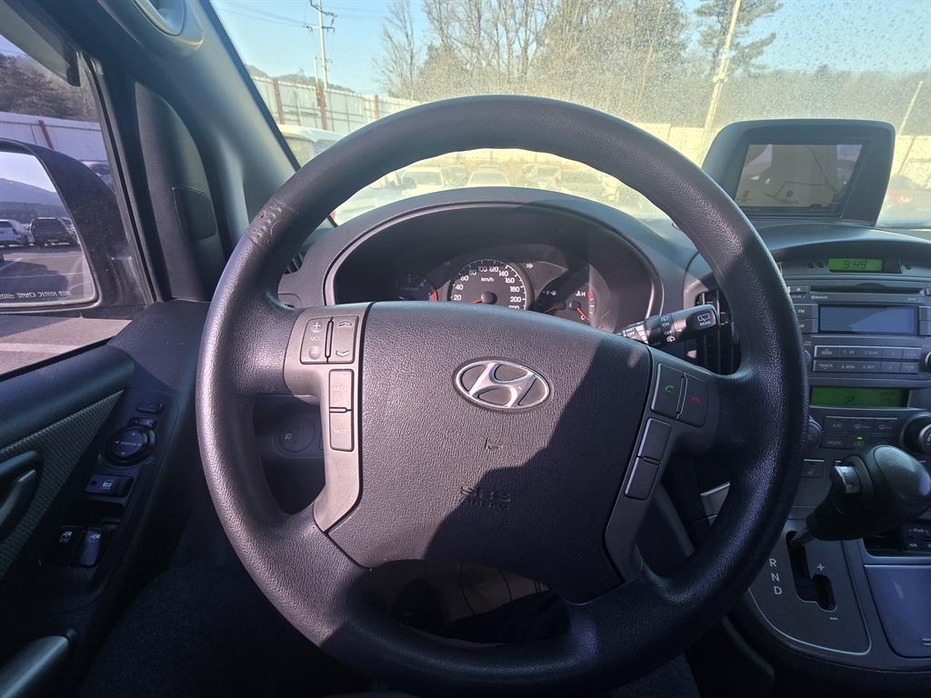 HYUNDAI Starex - Vista 9