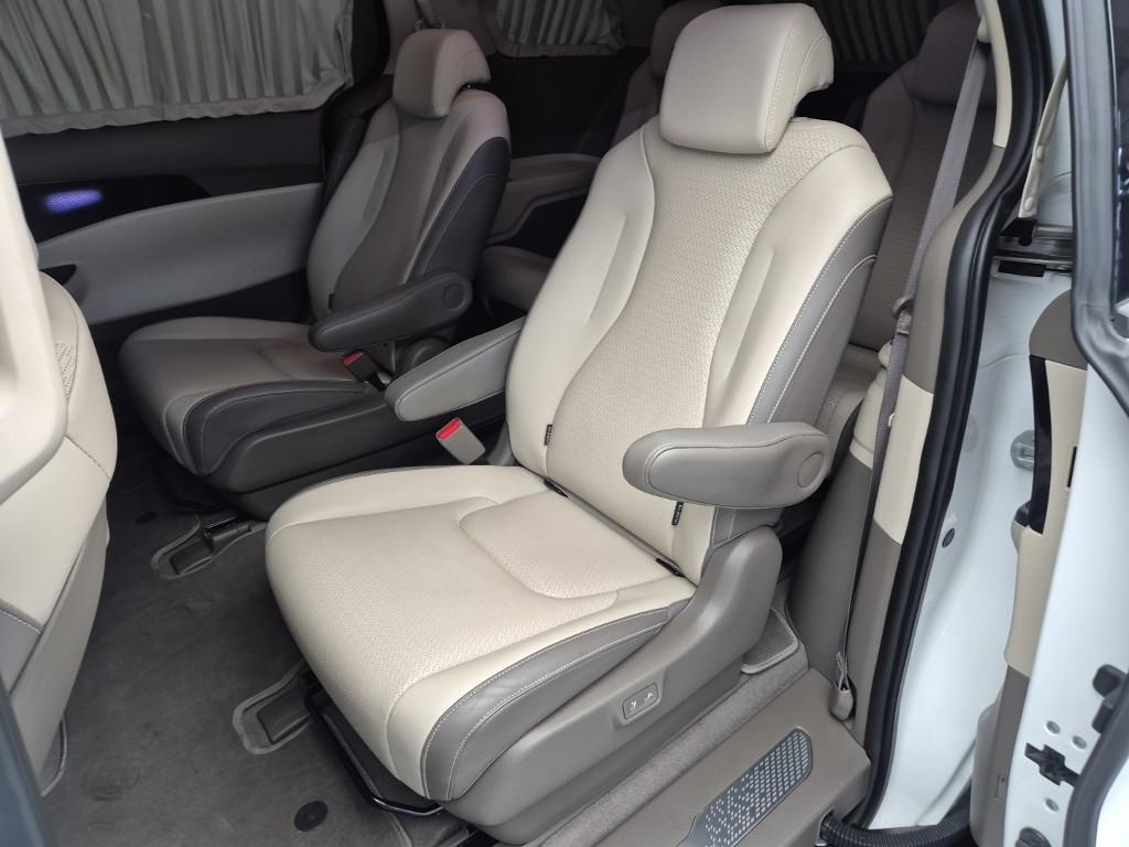 KIA Carnival - Vista 12