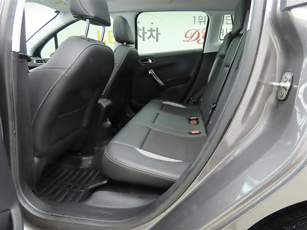 Peugeot 2008 - Vista 6