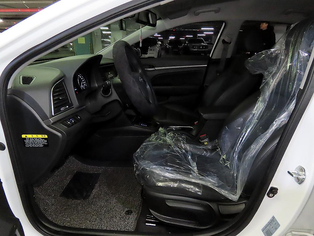 HYUNDAI Avante - Vista 6