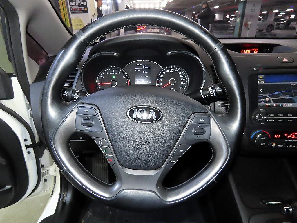 KIA K3 - Vista 8