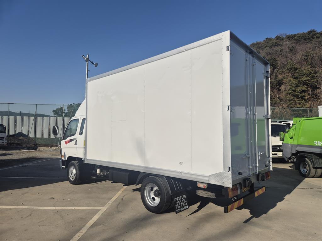 medium and large cargo truck - Vista 5
