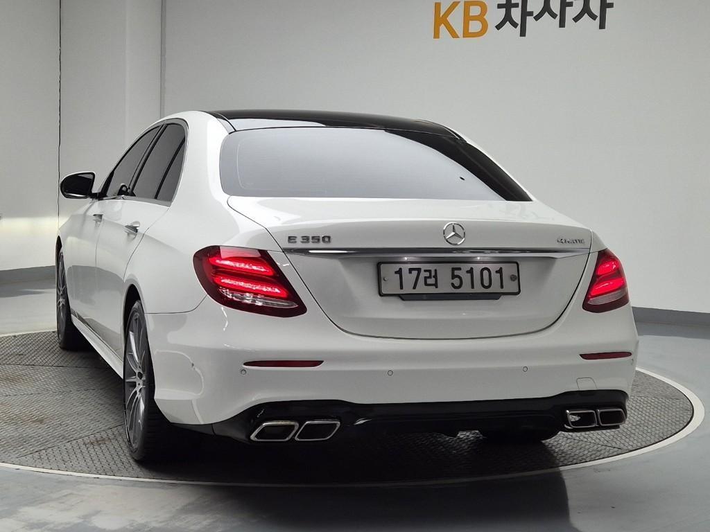 Mercedes Benz E class - Vista 4