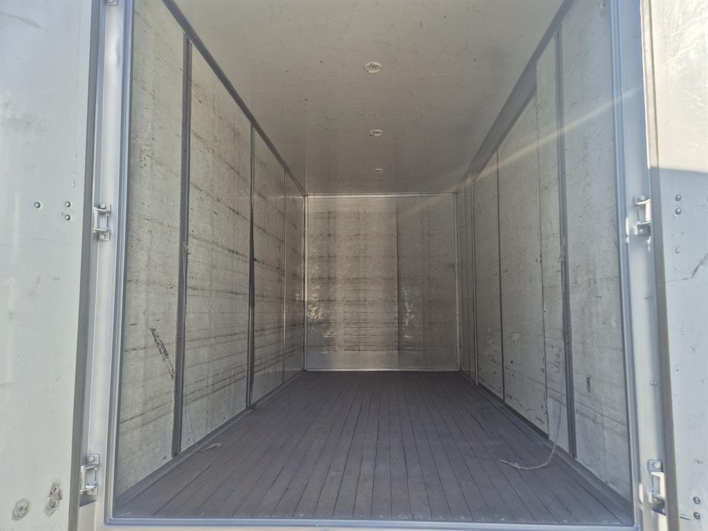 medium and large cargo truck - Vista 9