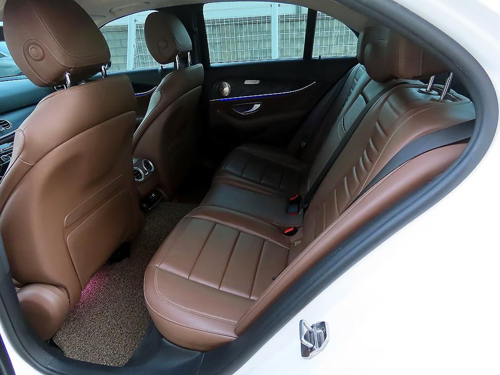 Mercedes Benz E class - Vista 6