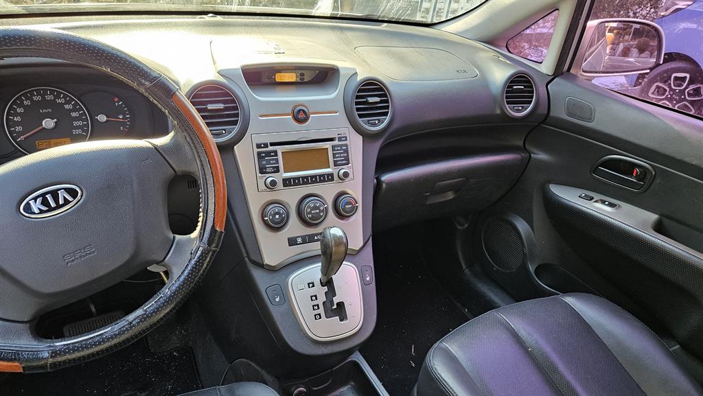 KIA Carens - Vista 6